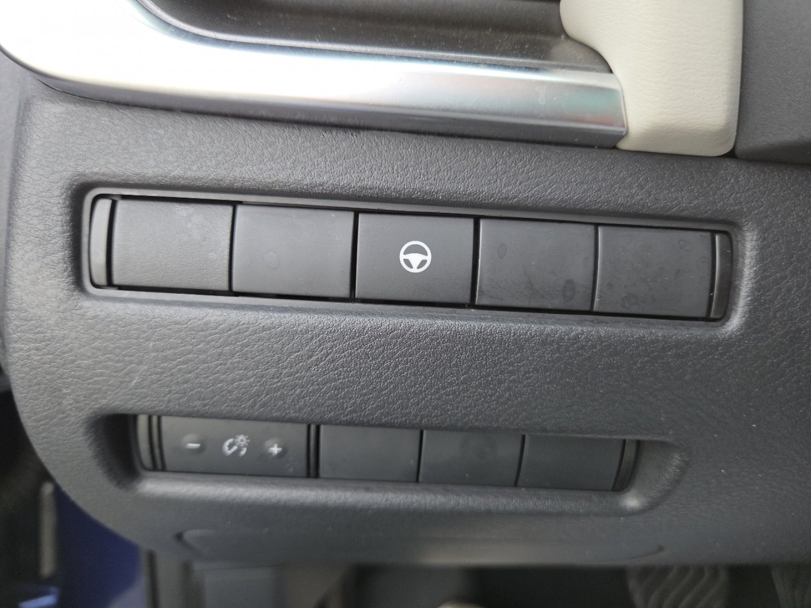 Used 2021 Nissan Rogue SV image 26