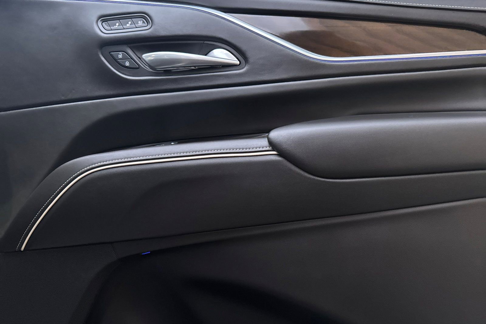 Certified 2024 Cadillac Escalade Premium Luxury Platinum w/ Heavy-Duty Trailer Package image 23