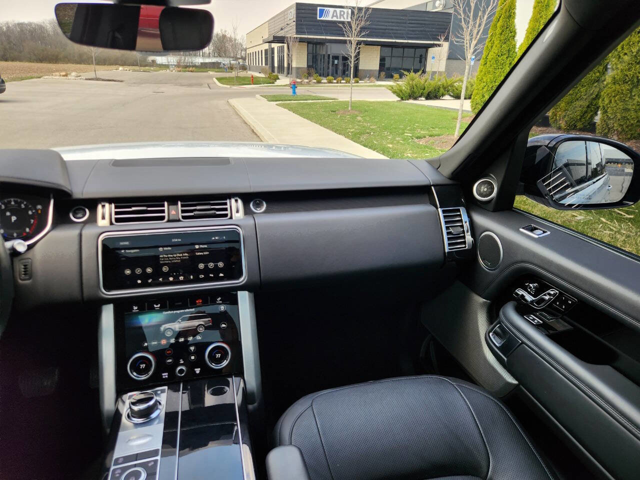 Used 2018 Land Rover Range Rover HSE image 19