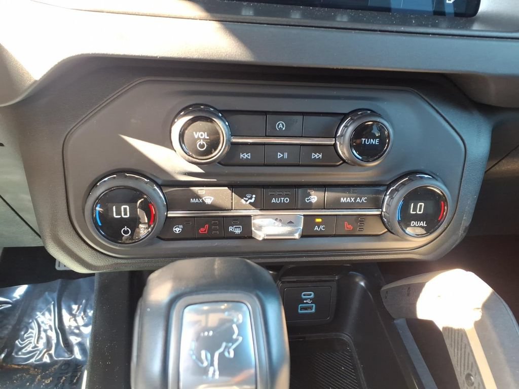 Used 2025 Ford Bronco Badlands AWD/4WD image 23