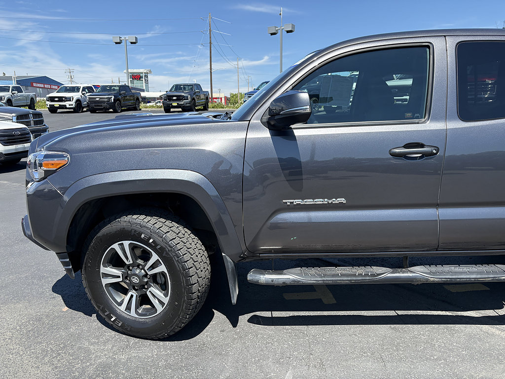 Used 2019 Toyota Tacoma TRD Sport AWD/4WD image 13