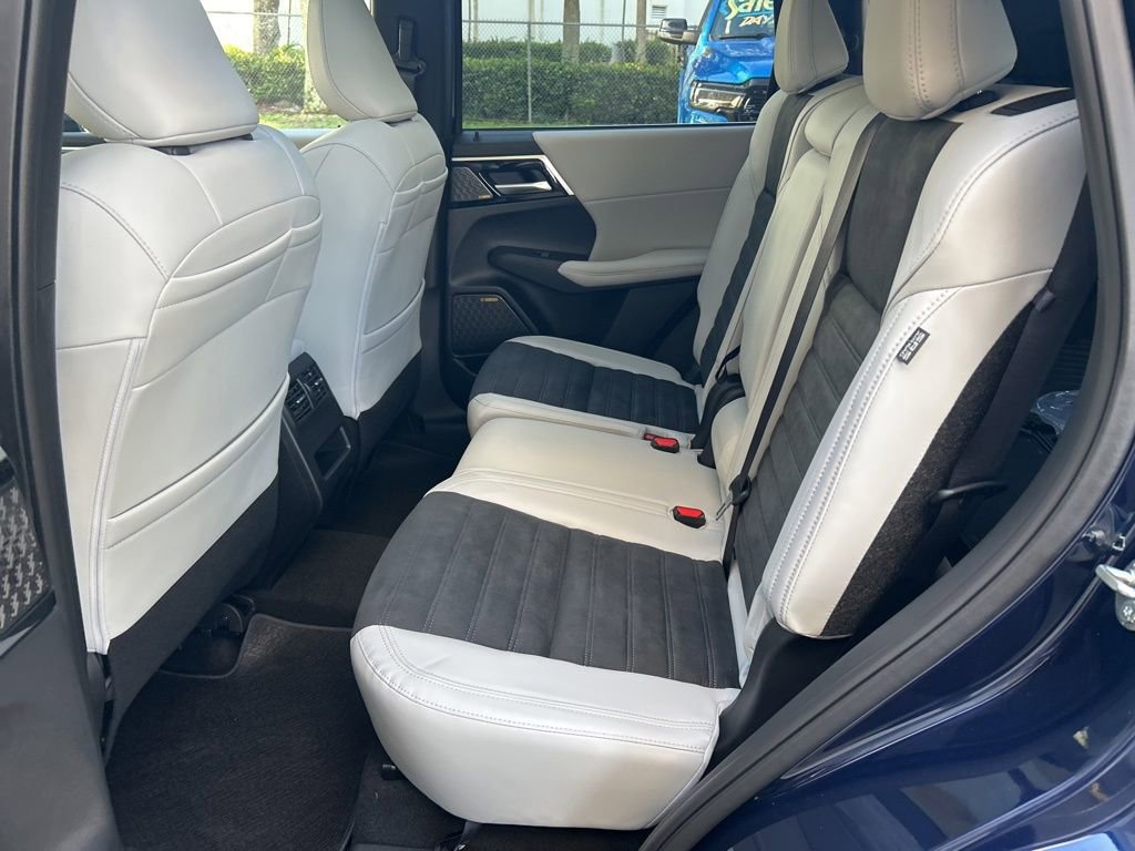 New 2025 Mitsubishi Outlander SE image 31