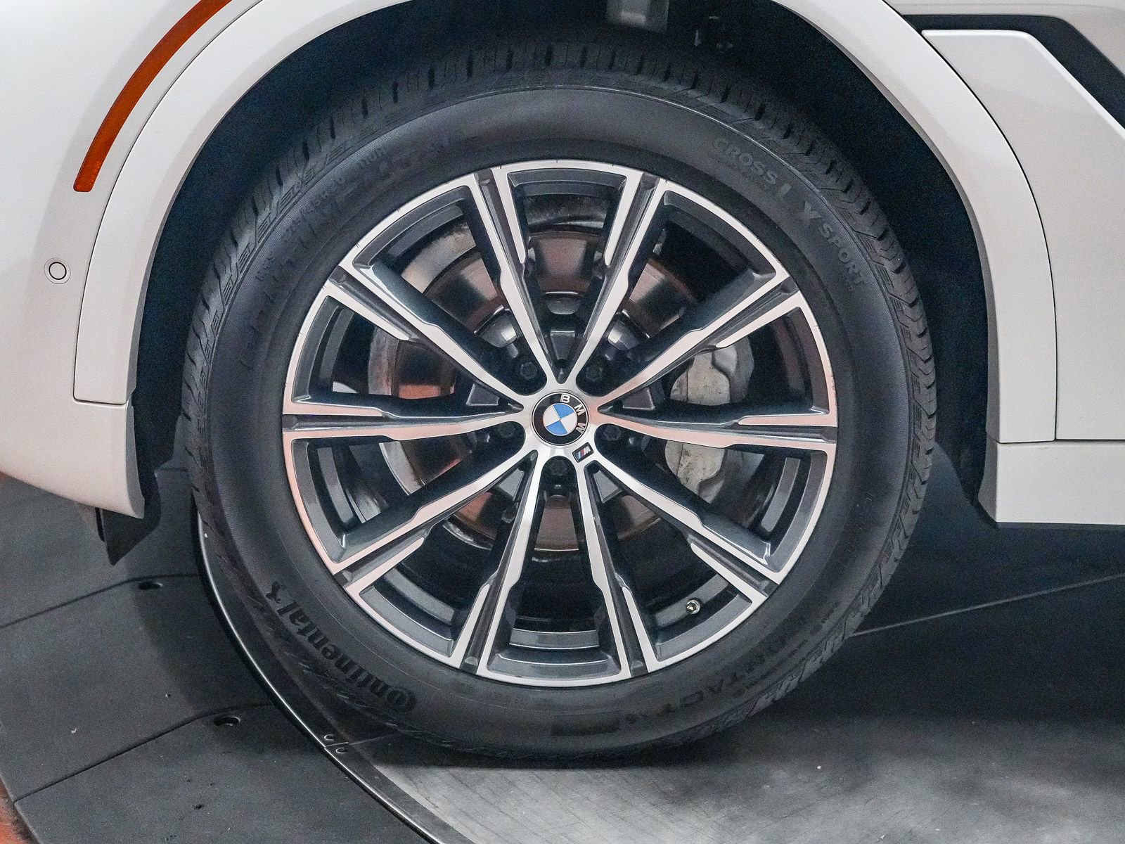 Used 2023 BMW X6 xDrive40i w/ M Sport Package image 10