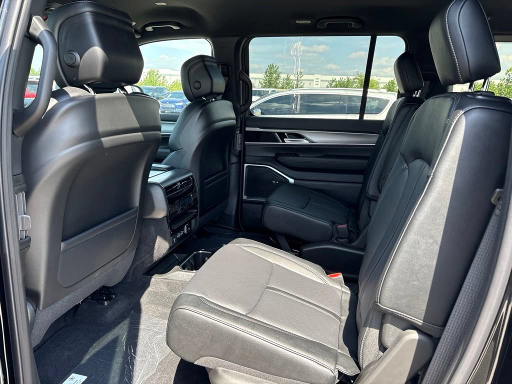 New 2026 Jeep Grand Wagoneer Limited AWD/4WD image 9