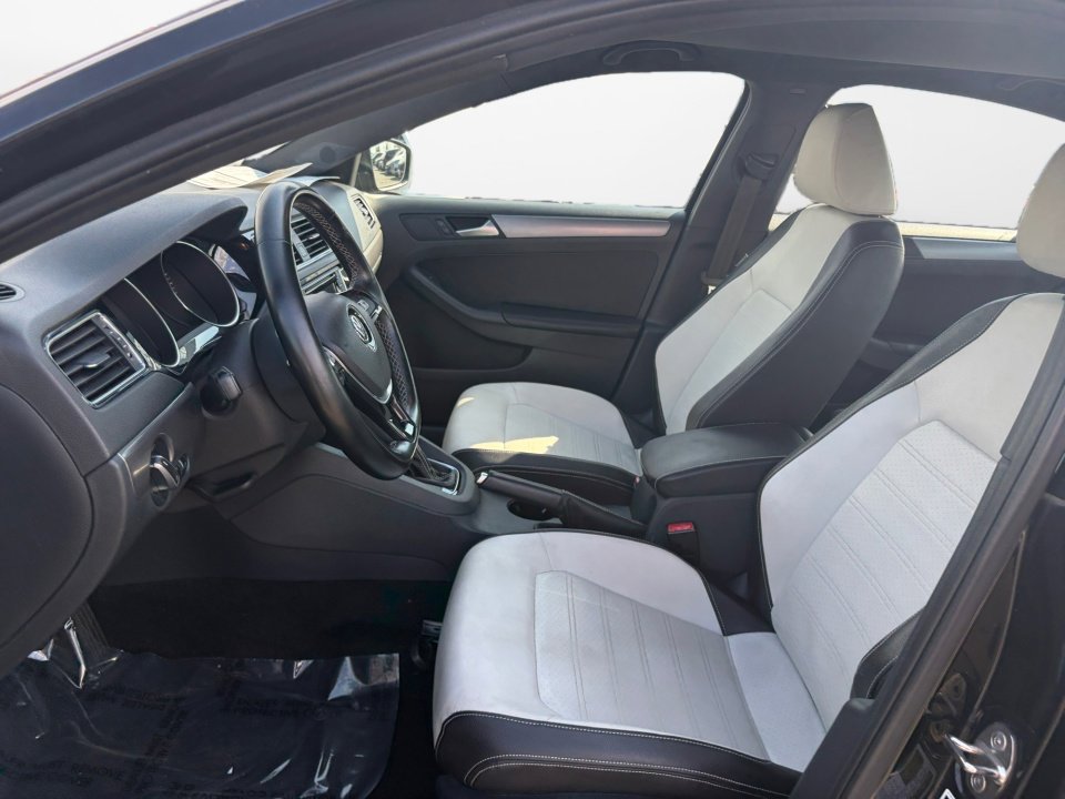 Used 2016 Volkswagen Jetta Sport image 9