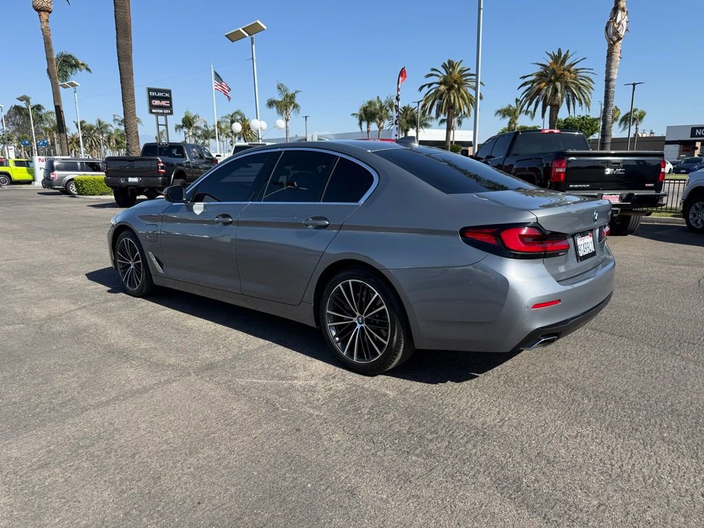 Used 2023 BMW 530e w/ Premium Package RWD image 4