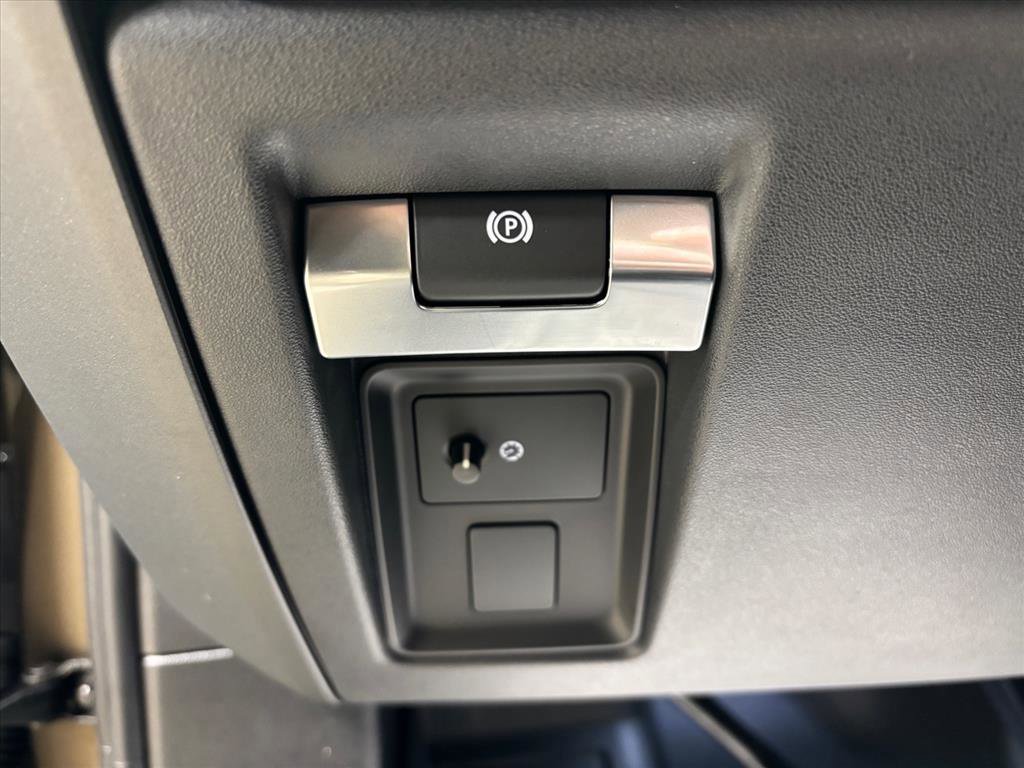 Used 2026 Land Rover Defender 110 S image 22