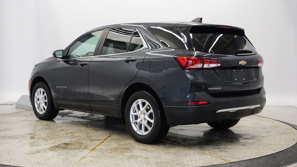 Used 2022 Chevrolet Equinox LT w/ Driver Convenience Package image 3