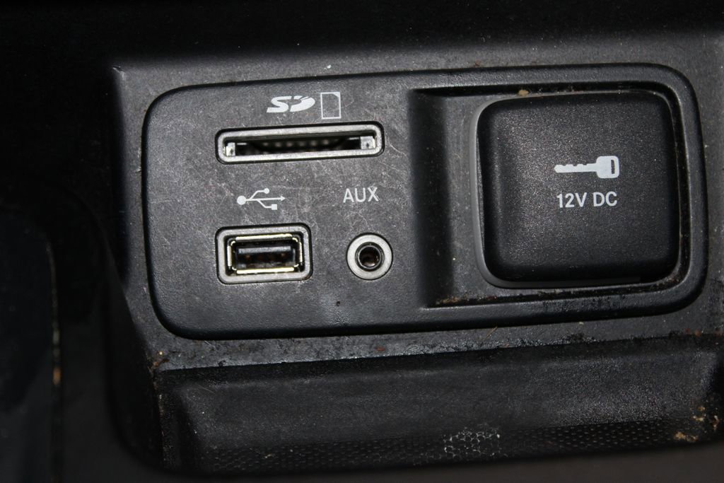 Used 2017 Jeep Cherokee Trailhawk w/ Comfort/Convenience Group image 40