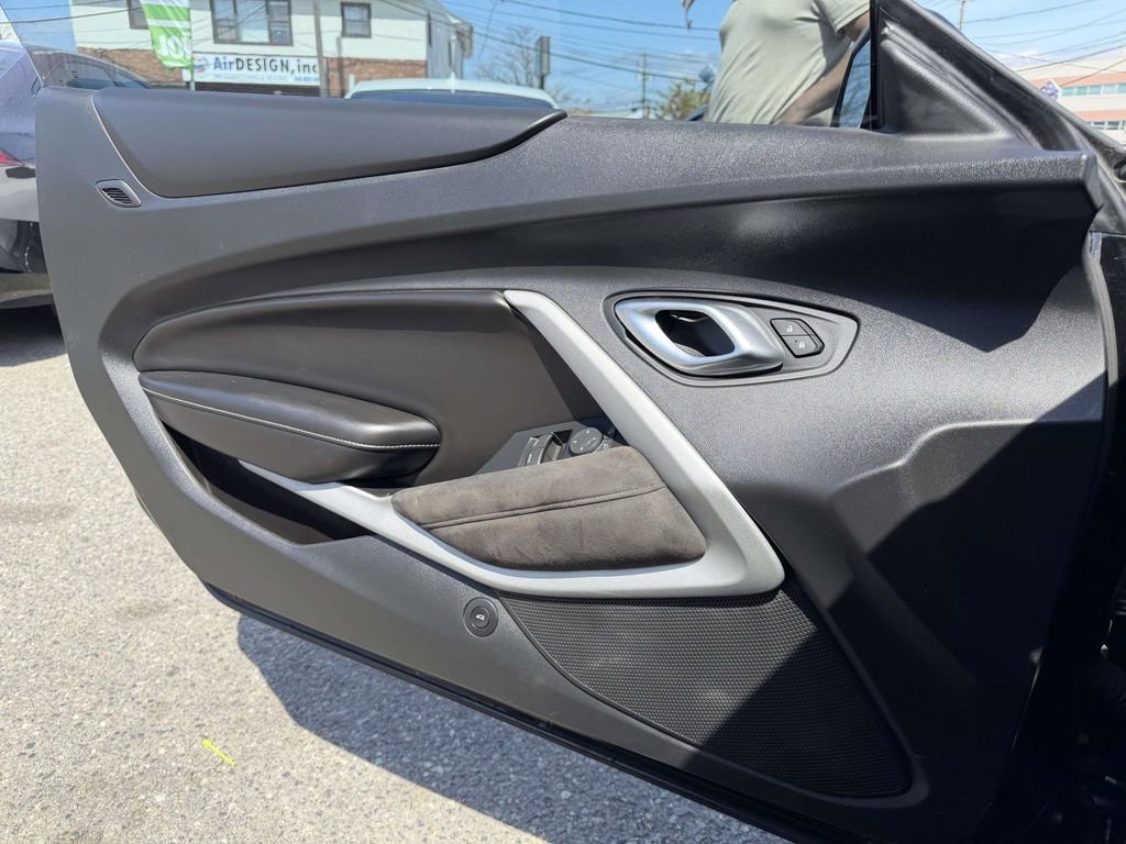 Used 2018 Chevrolet Camaro SS RWD image 16