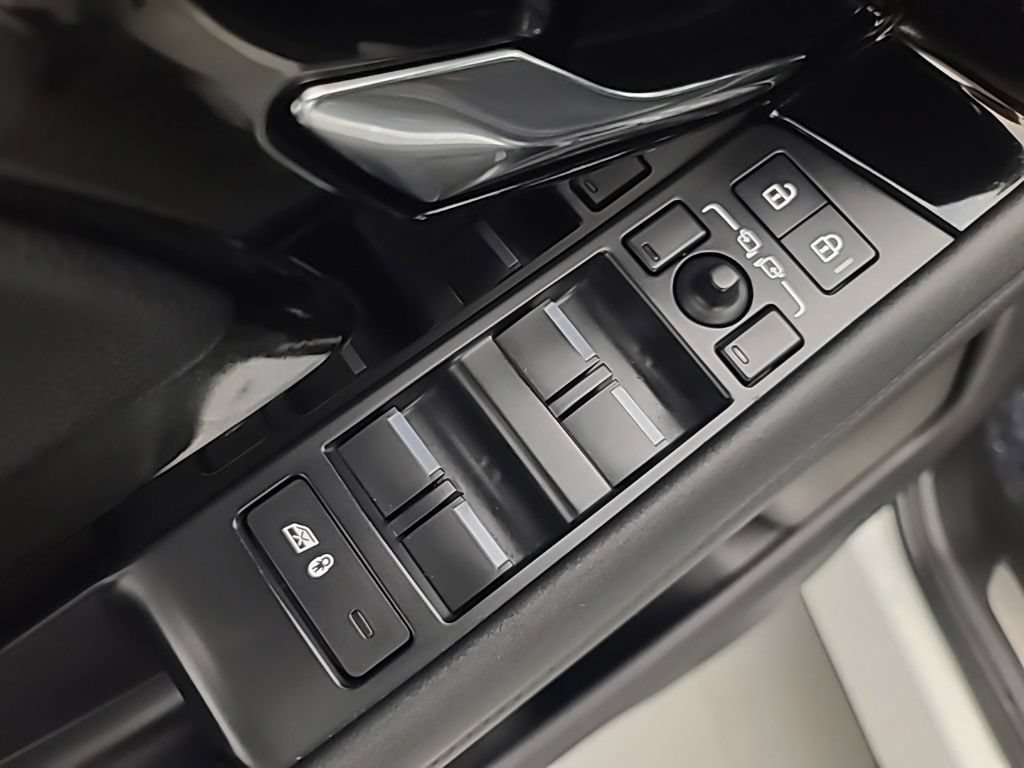 Used 2023 Land Rover Range Rover Evoque R-Dynamic SE AWD/4WD image 24