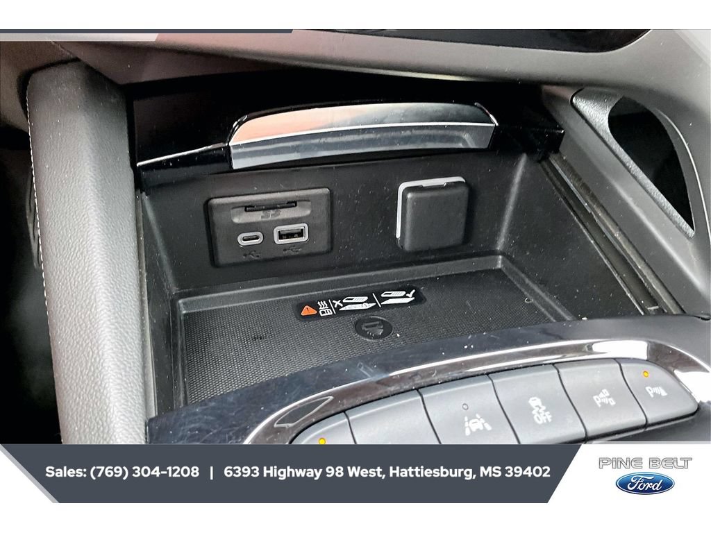 Used 2023 Buick Envision Avenir FWD image 23