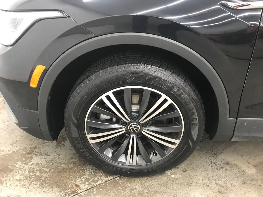 Used 2024 Volkswagen Tiguan SE image 42