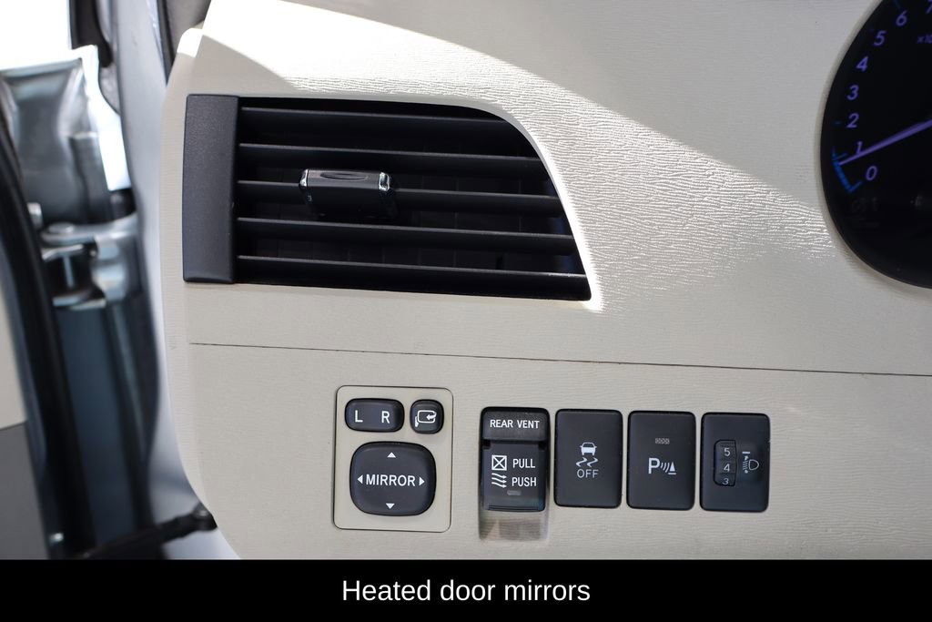 Used 2011 Toyota Sienna Limited w/ Premium Pkg image 17