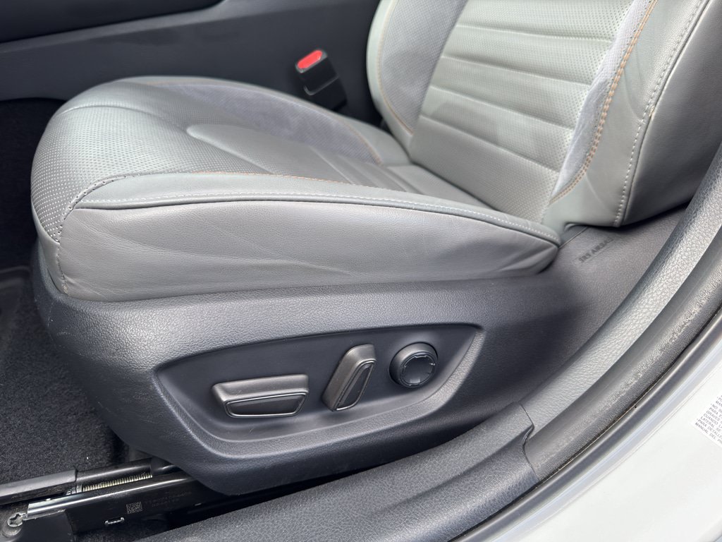 Used 2019 Toyota Avalon Touring w/ Advanced Safety Package FWD image 12