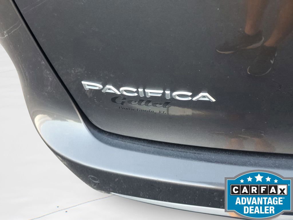 Used 2023 Chrysler Pacifica Touring-L image 43