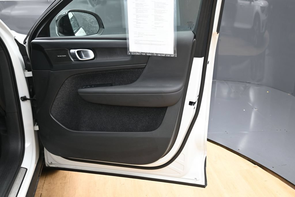 Used 2023 Volvo C40 P8 Recharge Ultimate AWD/4WD image 36
