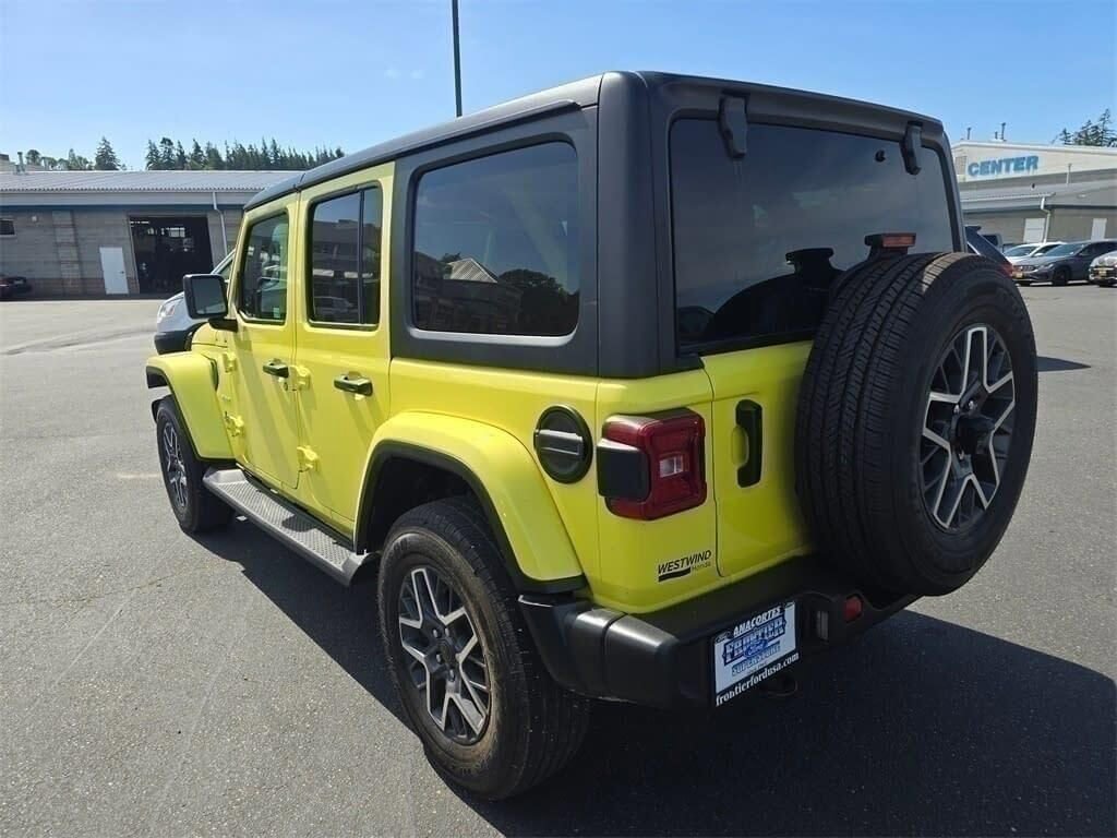 Used 2024 Jeep Wrangler Sahara image 6