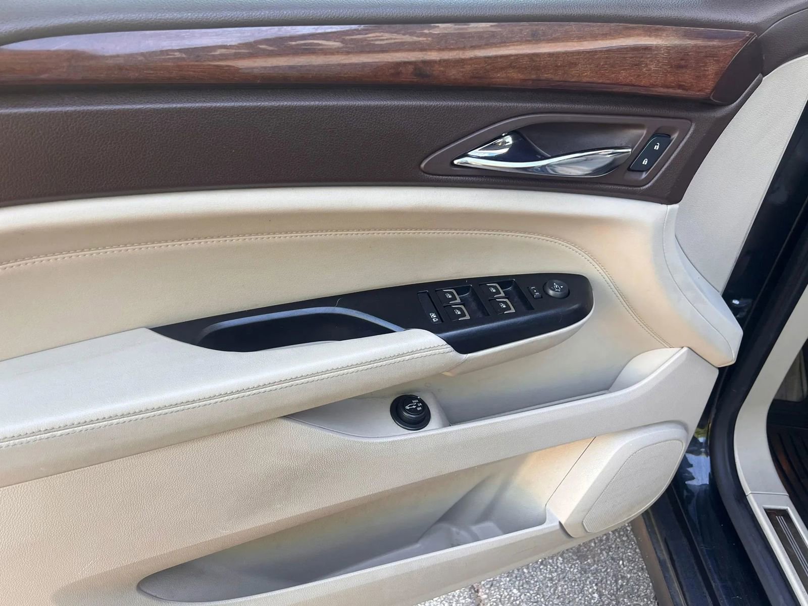 Used 2014 Cadillac SRX Premium FWD image 4