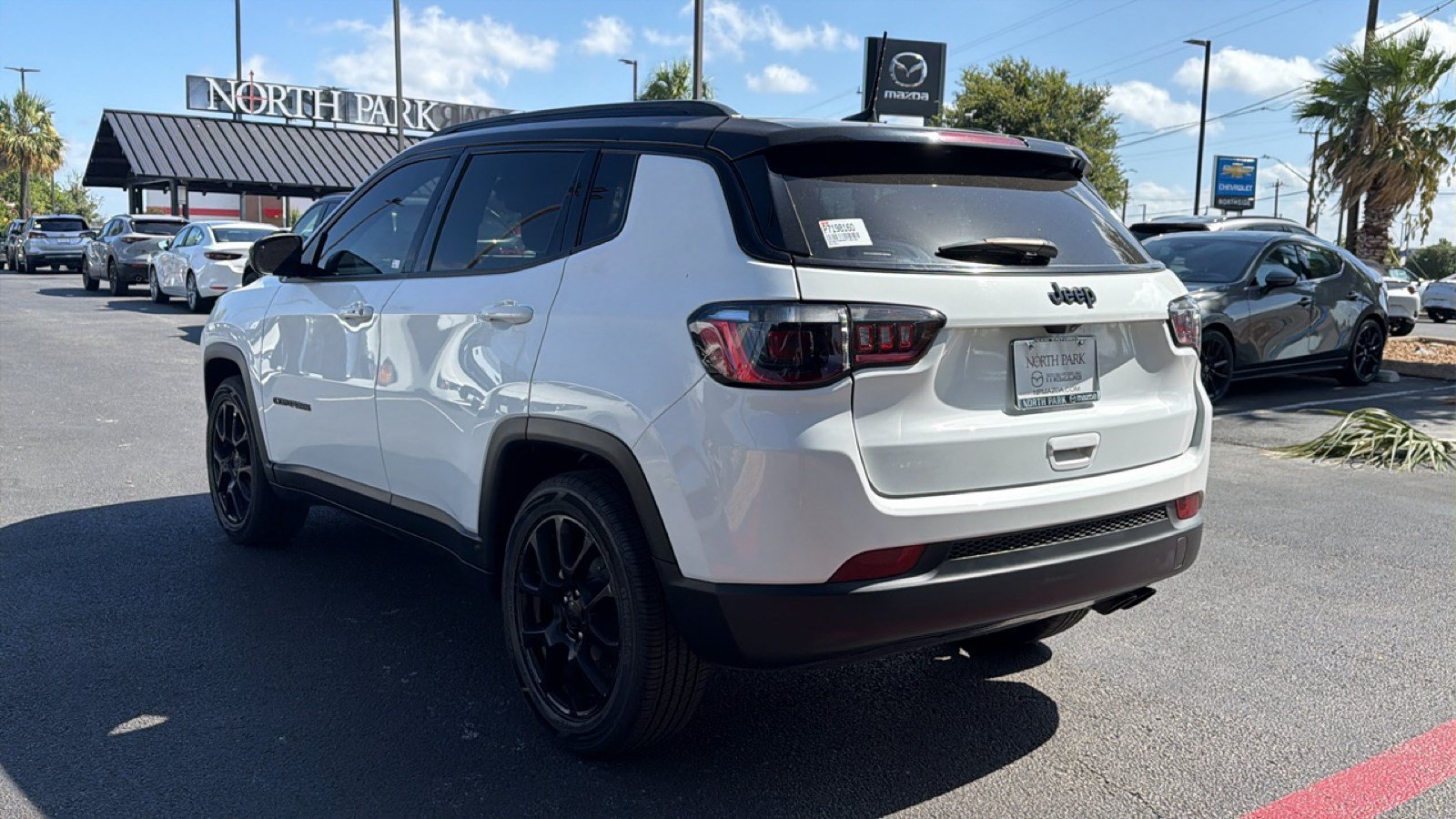Used 2022 Jeep Compass Latitude FWD image 6