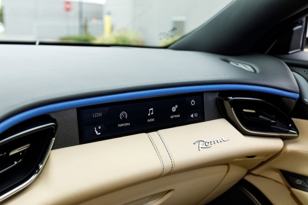 Used 2023 Ferrari Roma RWD image 35