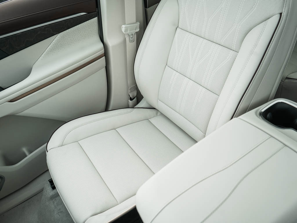 New 2026 Buick Enclave Avenir w/ Super Cruise Package AWD/4WD image 28