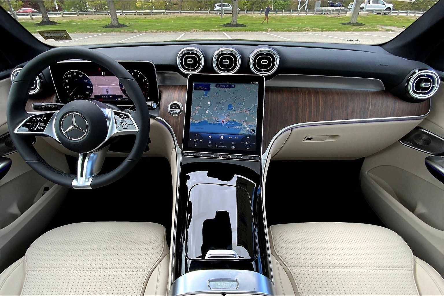 Certified 2025 Mercedes-Benz GLC 300 4MATIC image 5