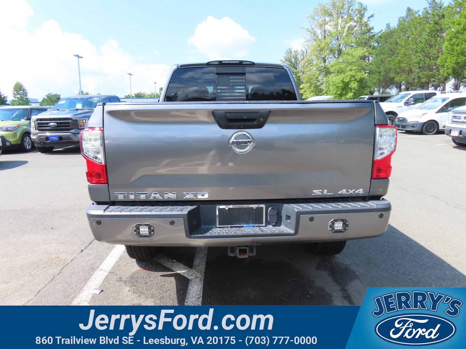 Used 2017 Nissan Titan SL w/ Chrome Package AWD/4WD image 6