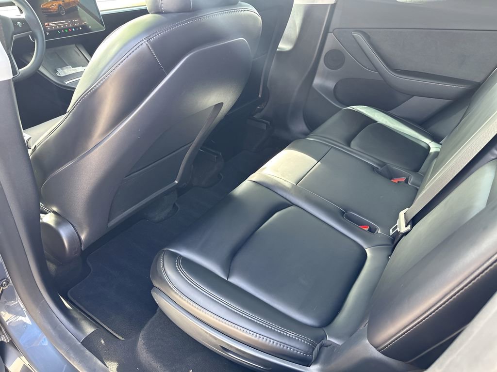 Used 2022 Tesla Model Y Long Range image 16
