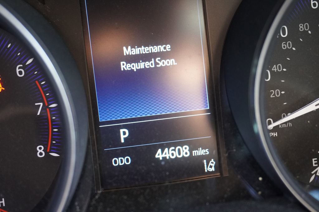 Used 2021 Toyota C-HR XLE FWD image 4