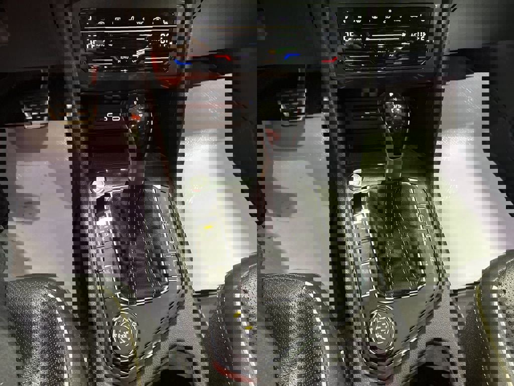 Used 2022 Volkswagen Tiguan SEL R-Line image 17