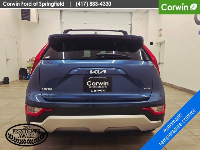 Used 2023 Kia Niro EX w/ EX Cold Weather Package FWD image 4