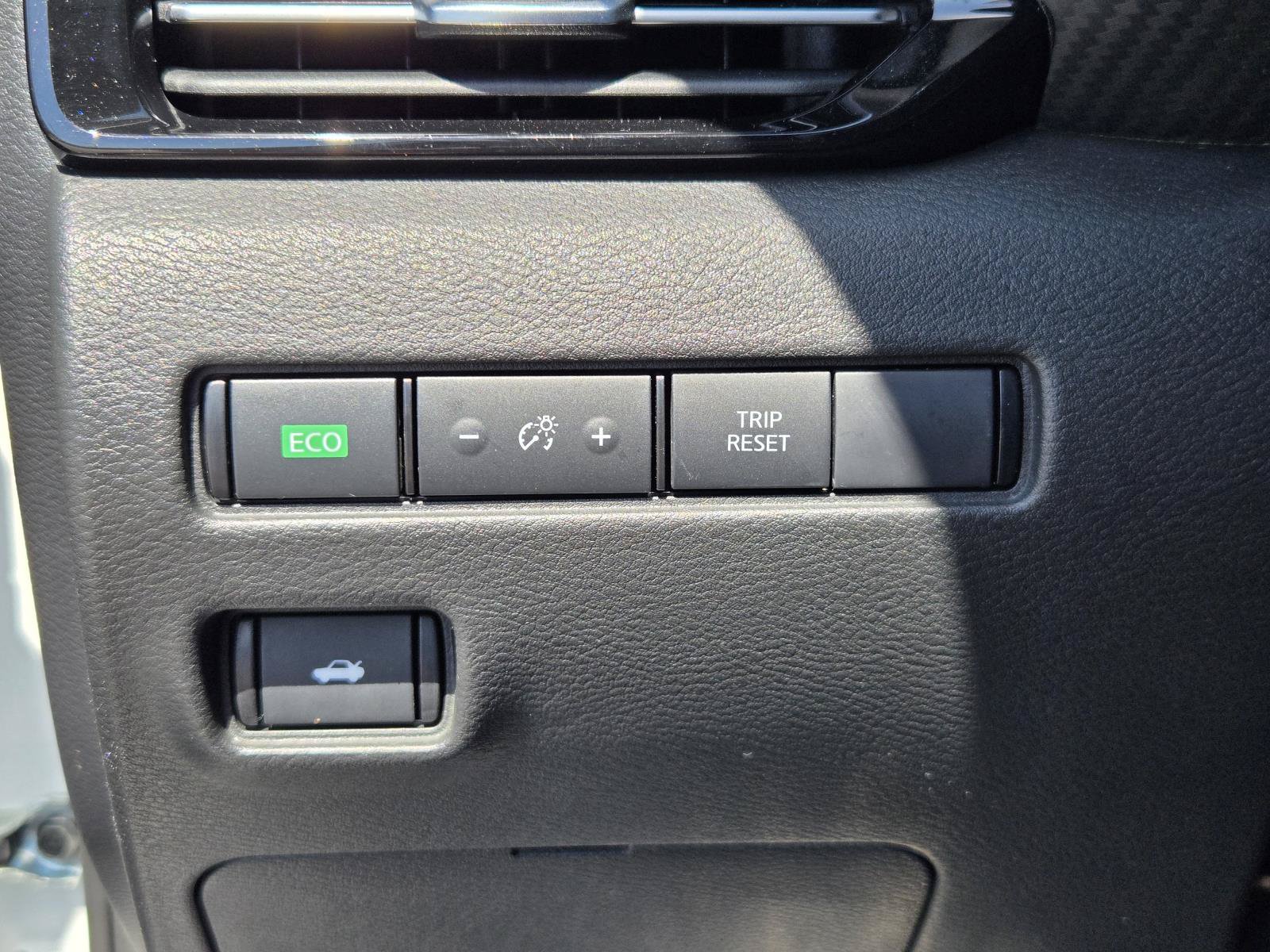 Used 2025 Nissan Sentra SR FWD image 21