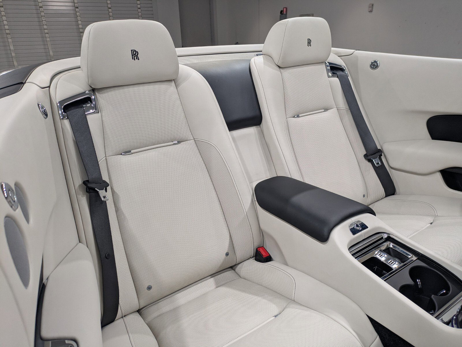 Used 2019 Rolls-Royce Dawn image 21