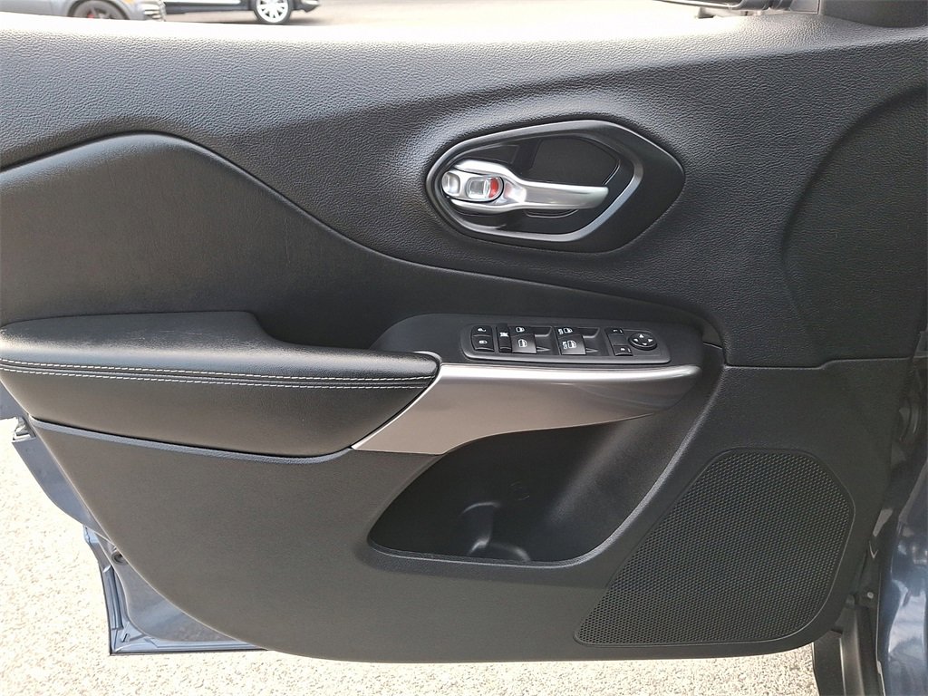 Used 2021 Jeep Cherokee Latitude Lux w/ Comfort/Convenience Group image 14