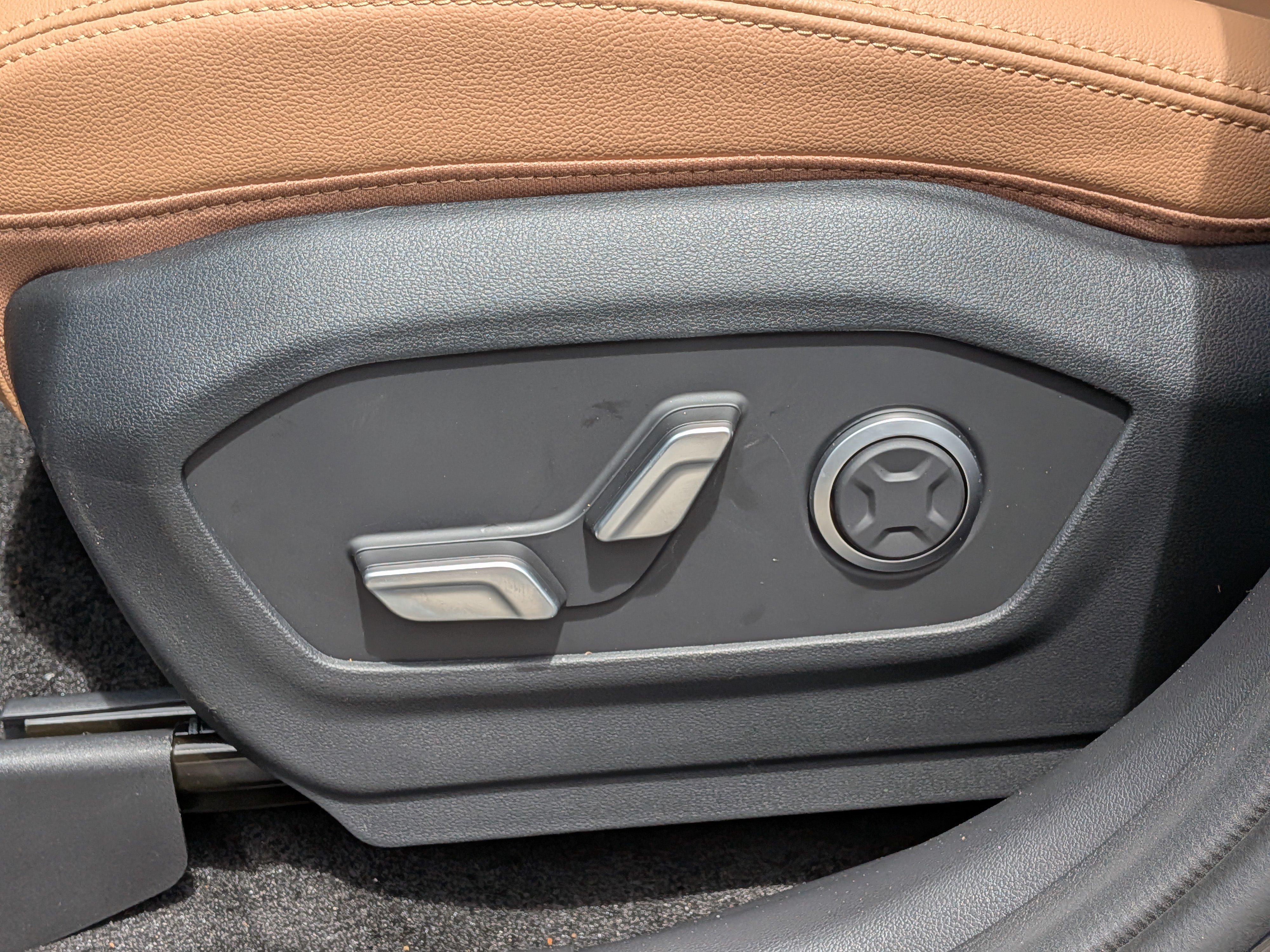 New 2026 Hyundai Santa Fe Limited FWD image 21