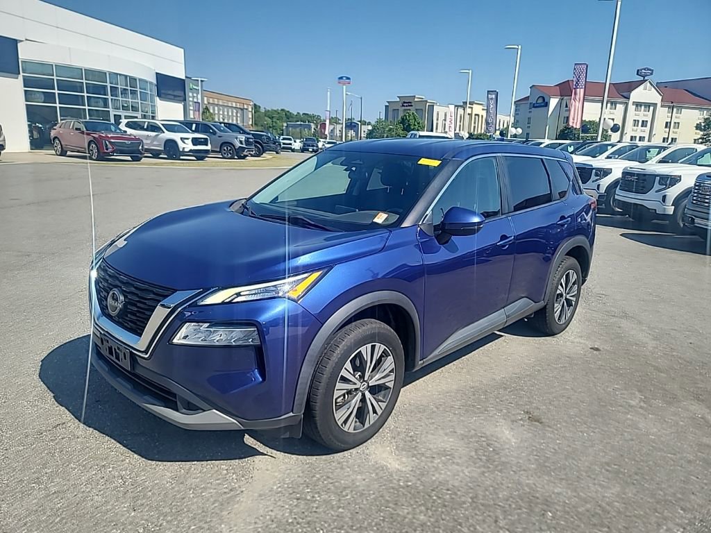 Used 2022 Nissan Rogue SV image 2