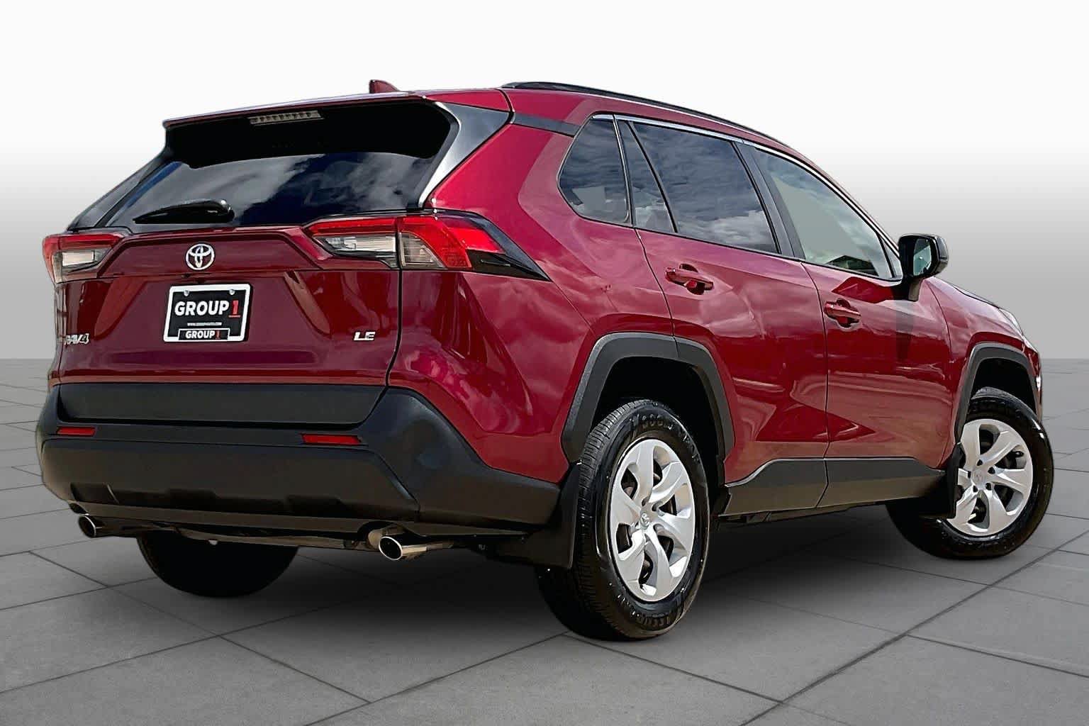 Used 2020 Toyota RAV4 LE FWD image 12