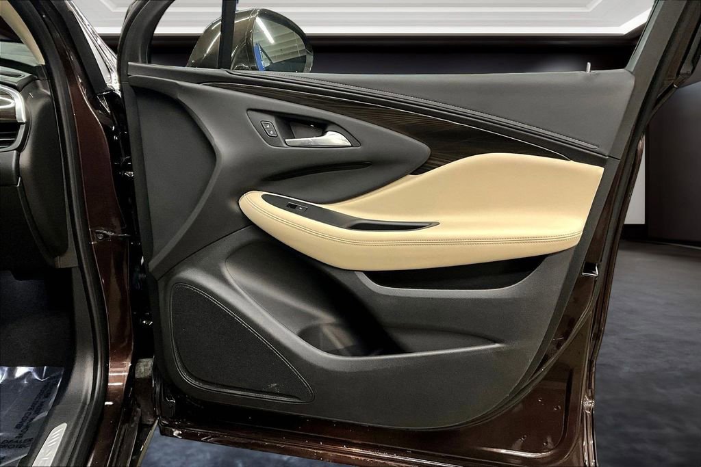 Used 2020 Buick Envision Essence w/ LPO, Road Trip Package image 27