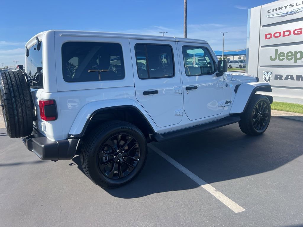 Used 2025 Jeep Wrangler Unlimited Sahara AWD/4WD image 15