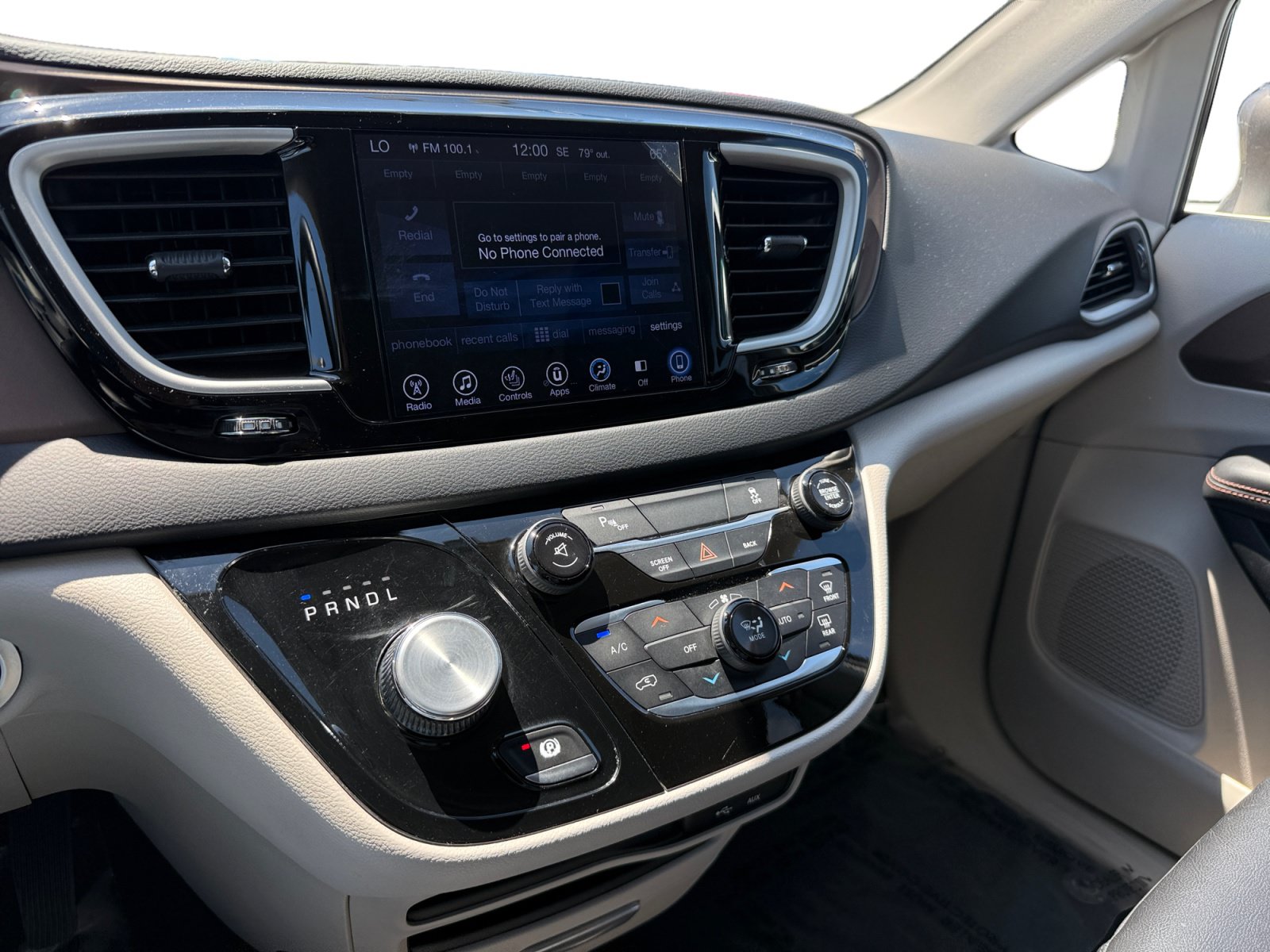 Used 2017 Chrysler Pacifica Touring-L FWD image 12