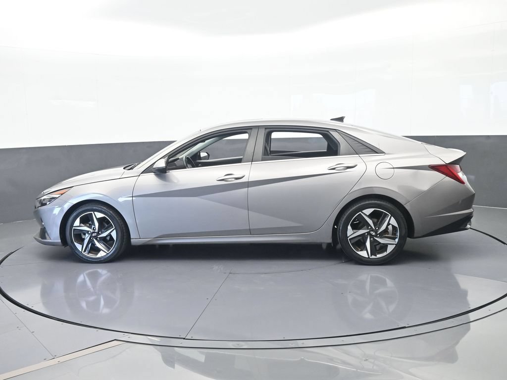 Used 2022 Hyundai Elantra Limited FWD image 3