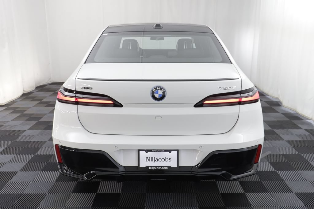 Used 2026 BMW 750e xDrive w/ Autobahn Package AWD/4WD image 18
