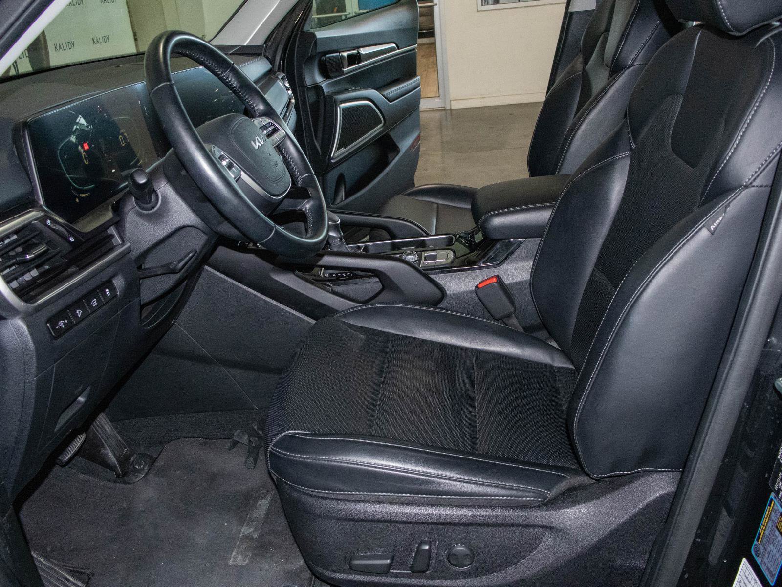 Used 2025 Kia Telluride S image 8