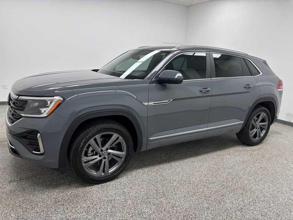 Used 2024 Volkswagen Atlas Cross Sport SEL R-Line AWD/4WD image 3