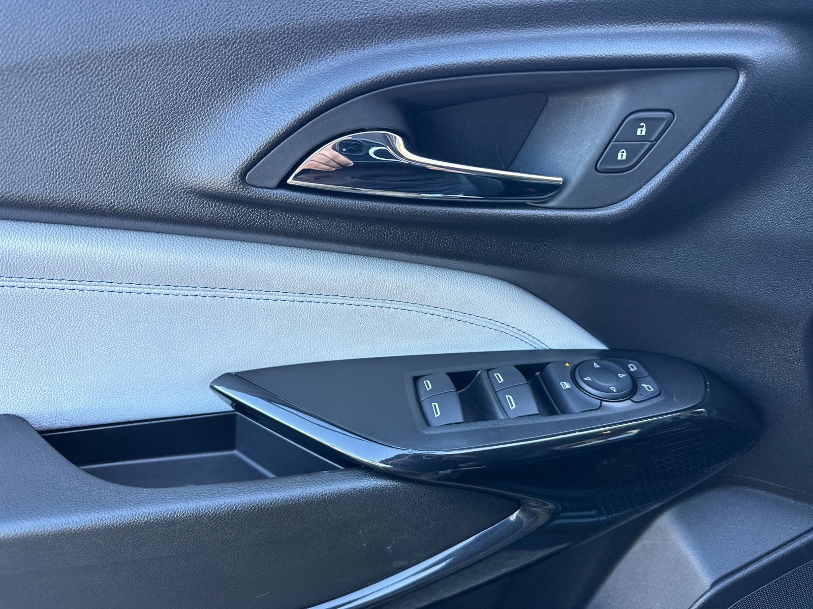 Used 2025 Chevrolet Trax LT image 10