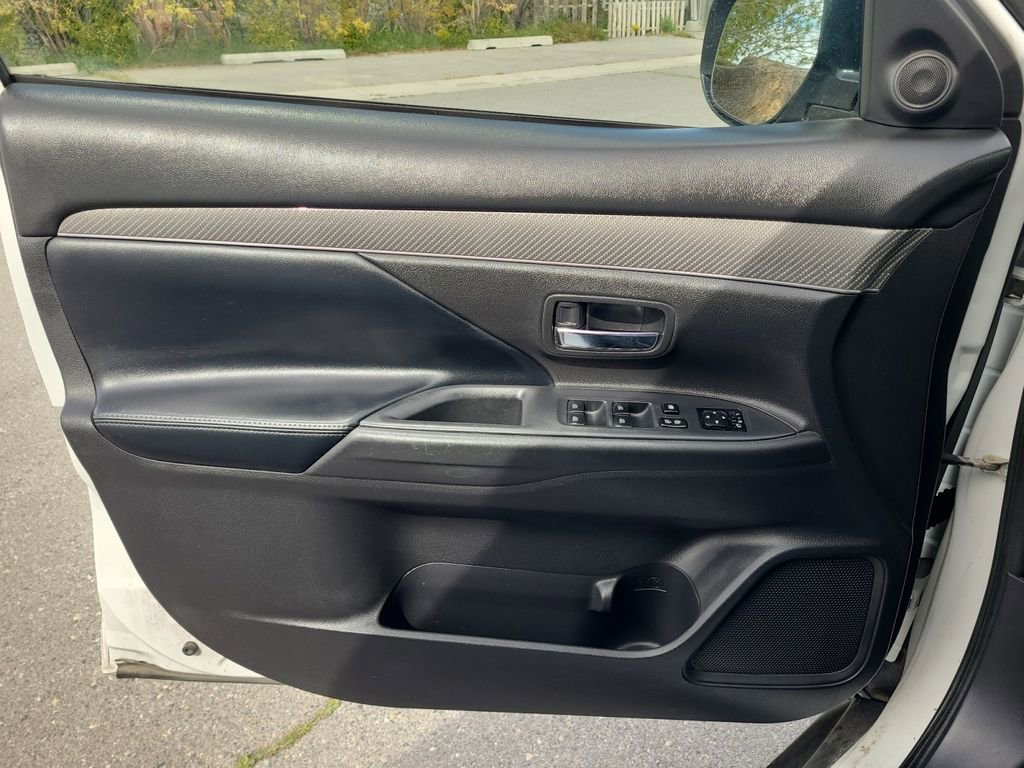 Used 2019 Mitsubishi Outlander SEL AWD/4WD image 18