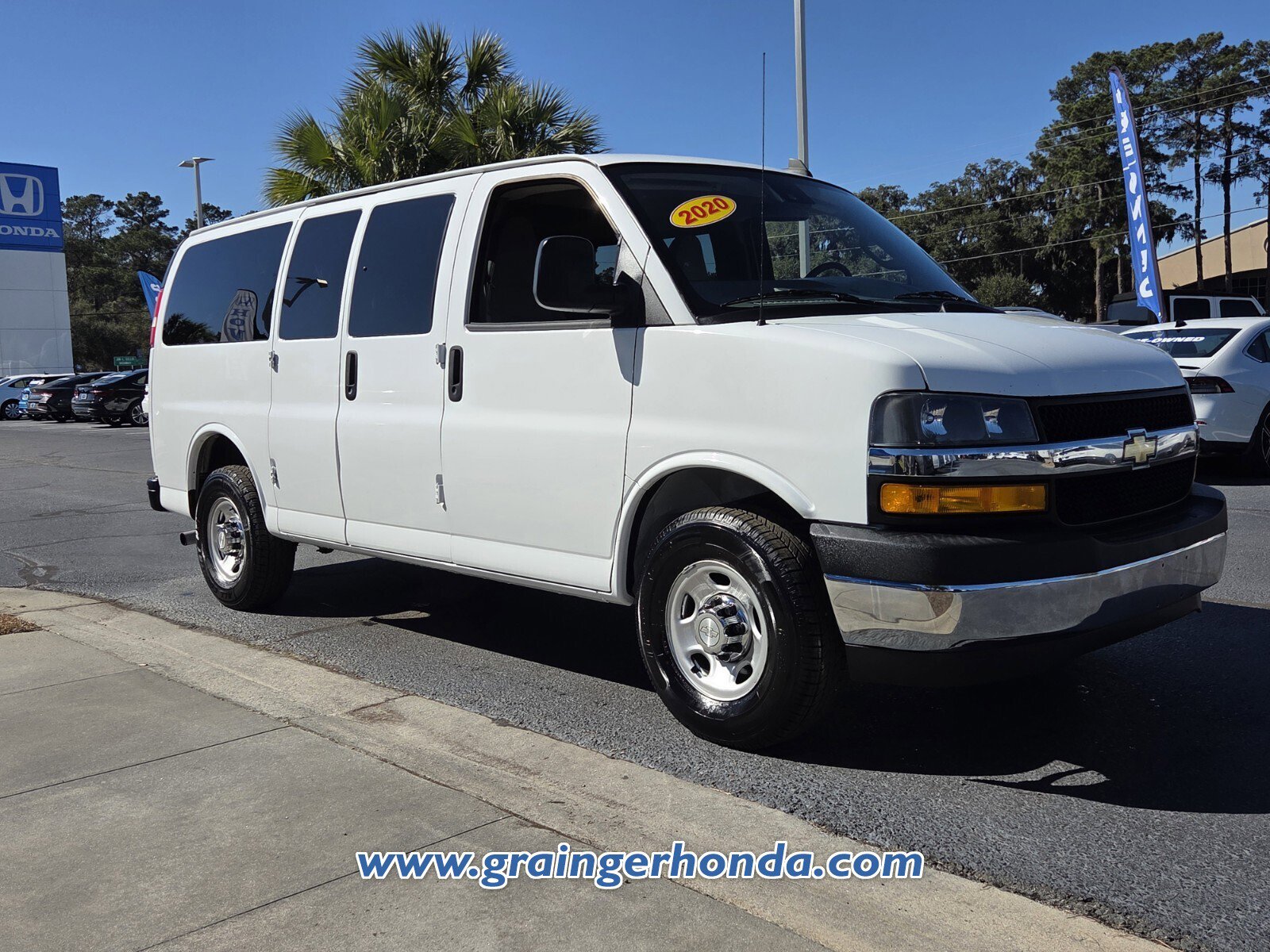 Used 2020 Chevrolet Express 2500 LT w/ LT Preferred Equipment Group image 3
