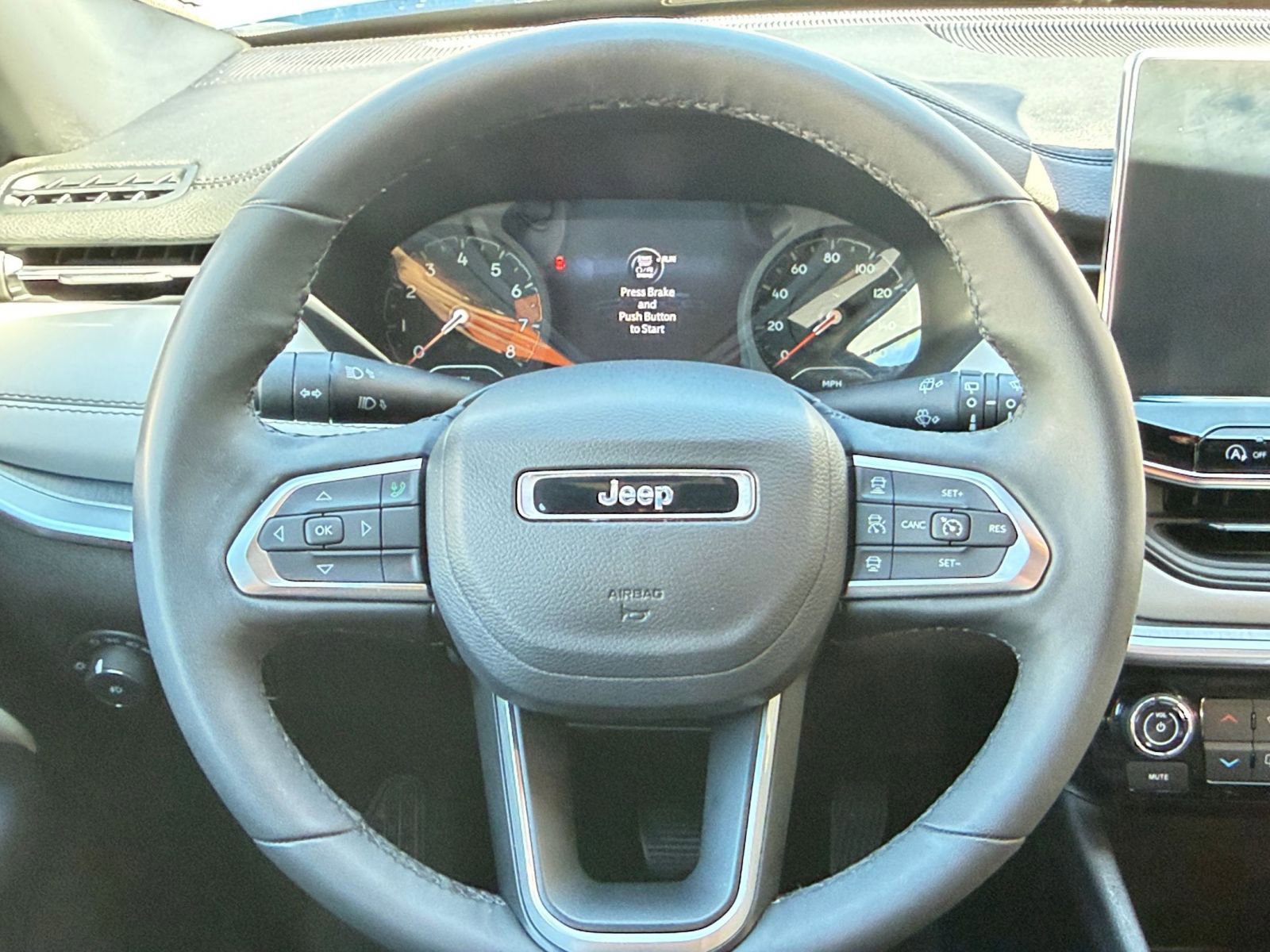 Used 2025 Jeep Compass Limited image 28