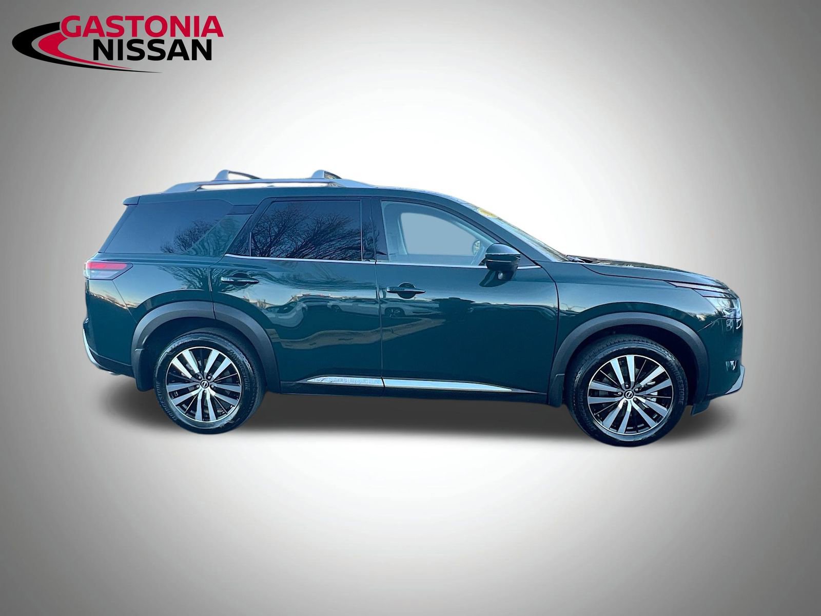 Used 2024 Nissan Pathfinder Platinum w/ Cargo Package image 10